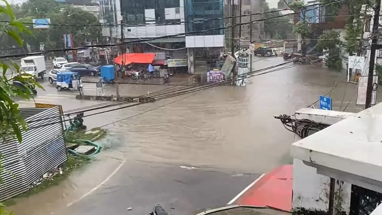लखनऊ में गोमती का तांडव, 3.5 लाख लोग प्रभावित; 24 घंटे में 2 फीट बढ़ सकता है जलस्तर