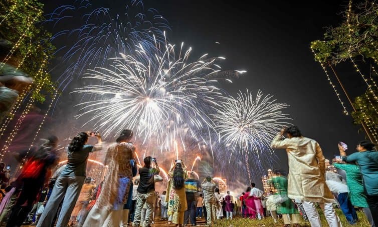 दिवाली 2026: 8 या 9 नवंबर को मनेगी दीपावली? जानें लक्ष्मी पूजा का शुभ मुहूर्त