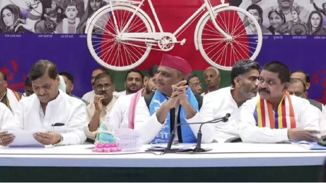 PDA को मजबूत करने में जुटी सपा, अखिलेश ने किए बड़े ऐलान