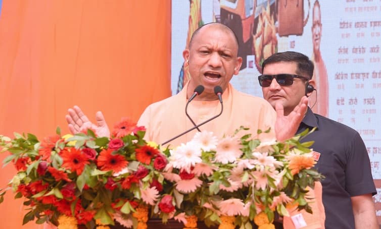 कांग्रेस तो मानसिक रूप से दिवालिया हो चुकी है, विक्षिप्त हो चुकी है: सीएम योगी