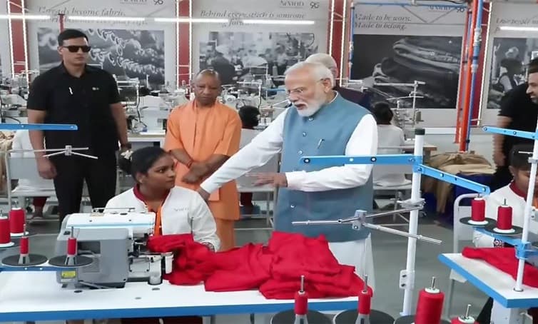 बेटियों की सुरक्षा का भरोसा देख मोदी बोले- योगी जी को थैंक्यू बोलो