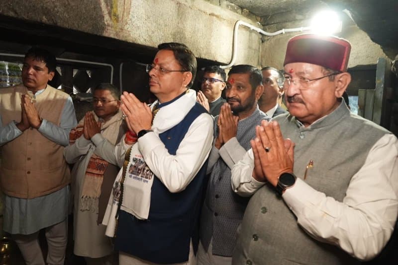 गैरसैंण जाते समय आदिबद्री मंदिर पहुंचे सीएम धामी, की पूजा-अर्चना