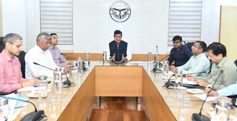 दीपावली और छठ पर 24 घंटे बिजली आपूर्ति सुनिश्चित करें अधिकारी : एके शर्मा