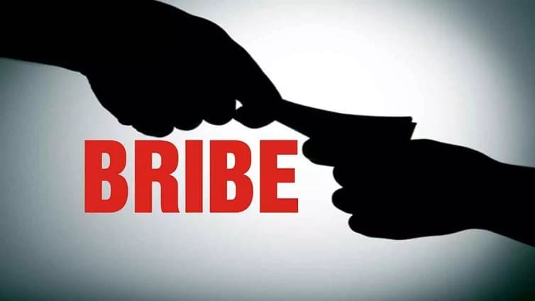 ₹5 लाख रिश्वत लेते सैनिटरी इंस्पेक्टर गिरफ्तार, CBI ने दबोचा
