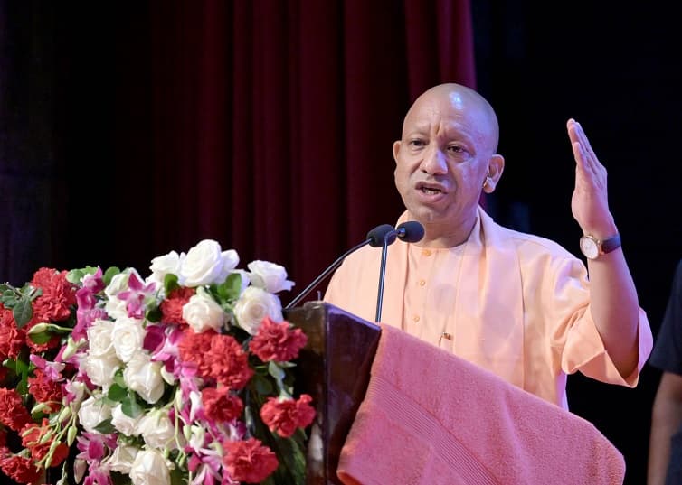 अभावों को ढाल नहीं, संघर्ष का मार्ग बनाया, रामनाथ कोविन्द की जीवन यात्रा हर भारतीय के लिए प्रेरणा: सीएम योगी