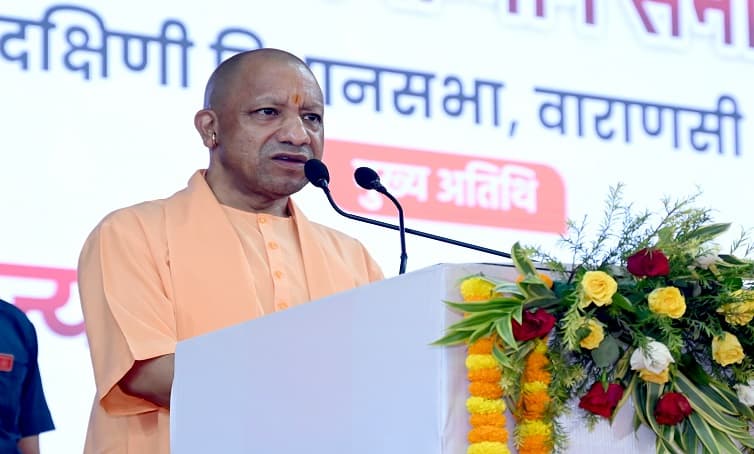 माफिया की जगह सिर्फ मिट्टी, कब्जाई जमीन पर गरीबों की बनेंगी हवेलियां: मुख्यमंत्री योगी