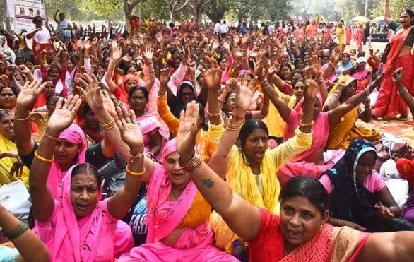 आंगनबाड़ी कार्यकर्ताओं को योगी सरकार देगी अतिरिक्त साड़ी, 19 करोड़ से अधिक रुपये शीघ्र होंगे जारी