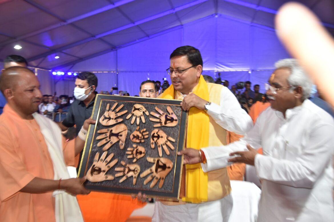 सीएम धामी ने मुख्यमंत्री योगी से फोन पर की बात, जताया आभार