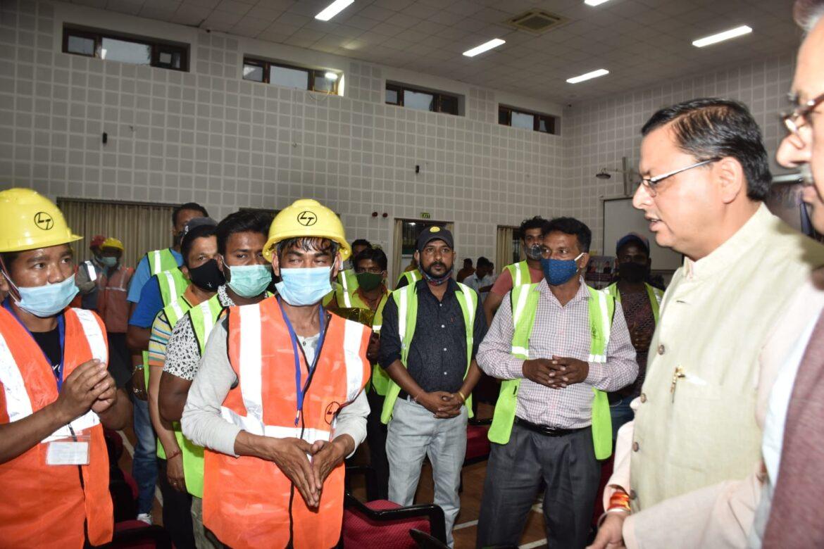 सीएम धामी ने \’विश्व श्रमिक दिवस\’ पर श्रमिकों को दी शुभकामना