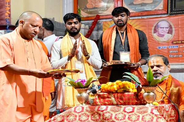 CM Yogi participated in Shri Shiv Mahapuran Katha