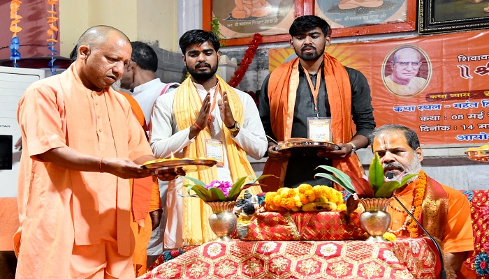 CM Yogi participated in Shri Shiv Mahapuran Katha