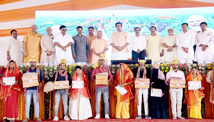 CM Yogi blesses newly married couples