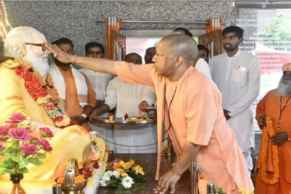 CM Yogi did special worship of Gurujan on Guru Purnima