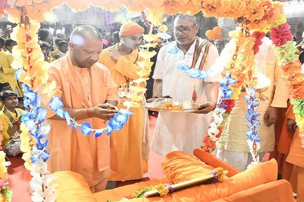 CM Yogi celebrated Janmashtami at Gorakhnath temple