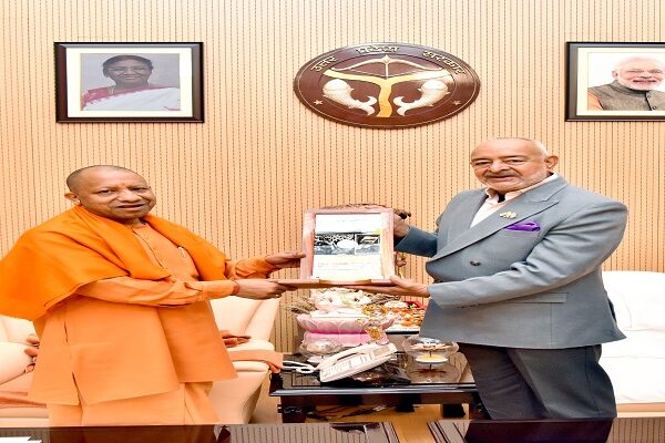 Lieutenant Governor Admiral DK Joshi met CM Yogi