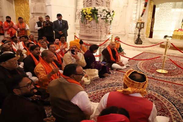 MLAs immersed in the devotion of Ramlalla
