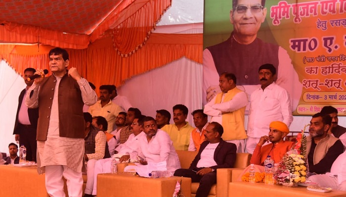एक दिवसीय दौरे पर बलिया पहुंचे ऊर्जा मंत्री, रसड़ा स्थित श्री नाथ बाबा का किया दर्शन-पूजन
