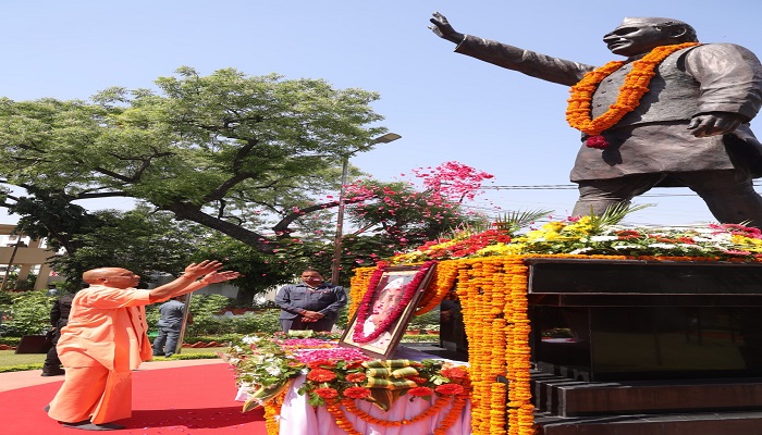 CM Yogi paid tribute to Hemwati Nandan Bahuguna