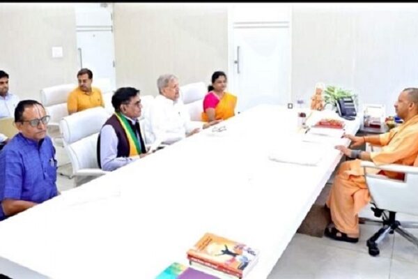 Former minister Dr. Narendra Singh Gaur met CM Yogi