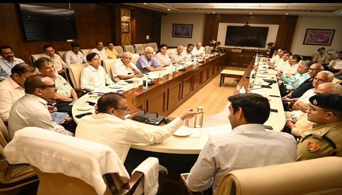 मुख्य सचिव ने 40 कॉम्पैक्टर व सक्शन मशीन-जटायु खरीदने के दिये निर्देश