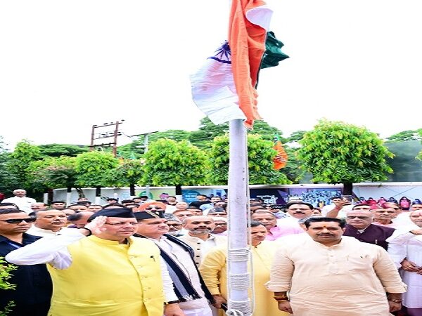 CM Dhami hoisted the flag