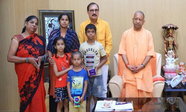 CM Yogi met Mohit Pandey's family