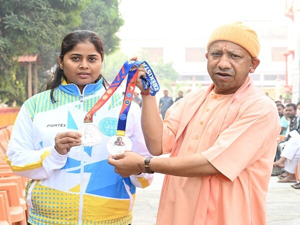 International kick boxer Rinka Singh Chaudhary met CM Yogi