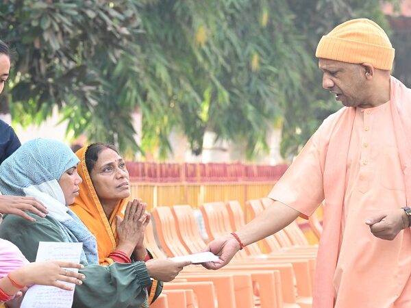 CM Yogi heard the problems of 200 people