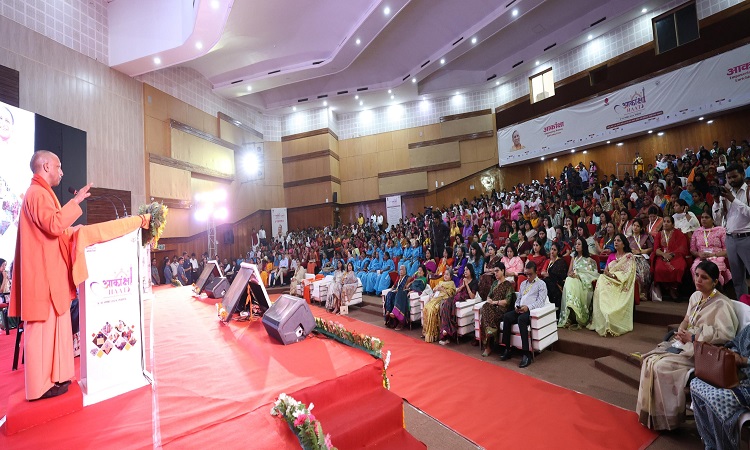 CM Yogi inaugurated Aakansha Haat 2024