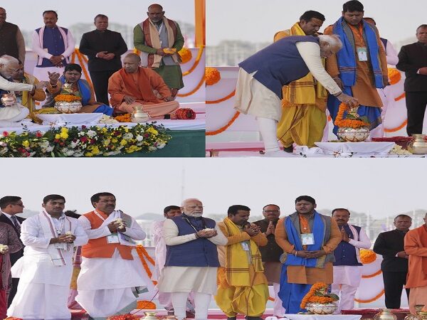 PM Modi performed the Kumbh Abhishek of the Kumbh Kalash