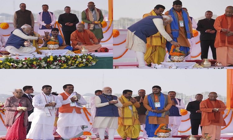 PM Modi performed the Kumbh Abhishek of the Kumbh Kalash