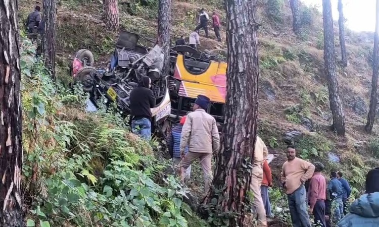 5 killed in bus accident in Pauri