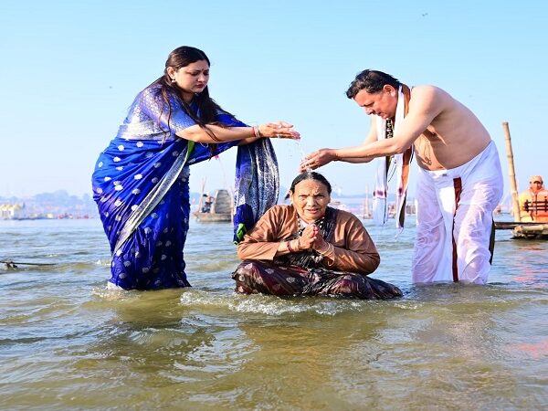 CM Dhami took a holy dip in Maha Kumbh