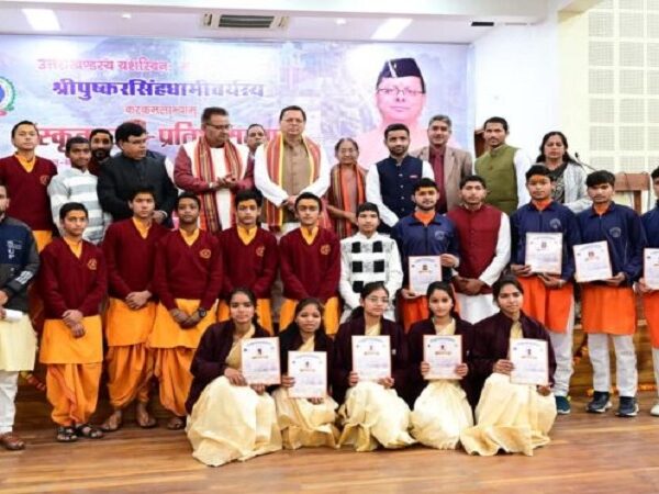 CM Dhami honored 261 students of Sanskrit education