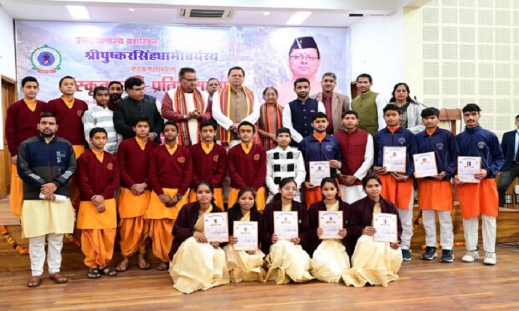 CM Dhami honored 261 students of Sanskrit education