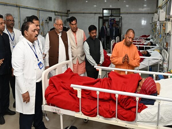 CM Yogi met the injured devotees