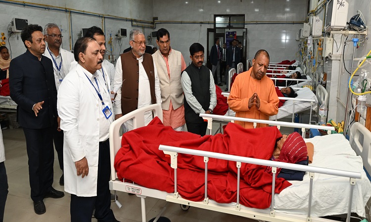 CM Yogi met the injured devotees