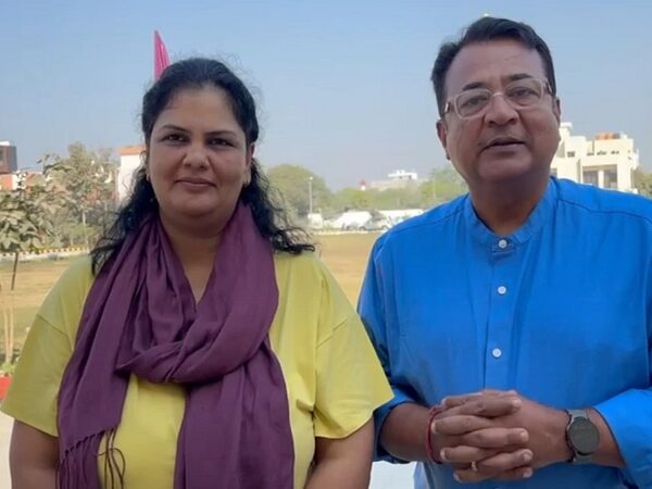 Australian couple took a dip in the Triveni of Maha Kumbh