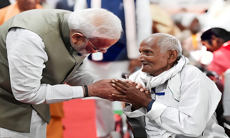 An elderly person's meeting with PM Modi