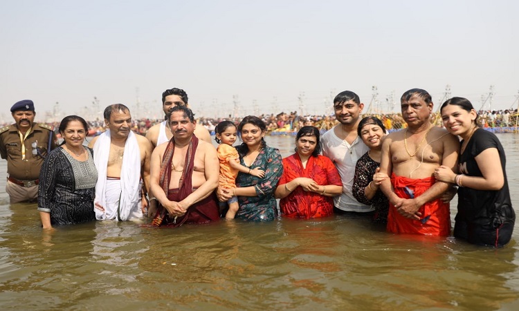 Union Minister Prahlad Joshi reached Maha Kumbh