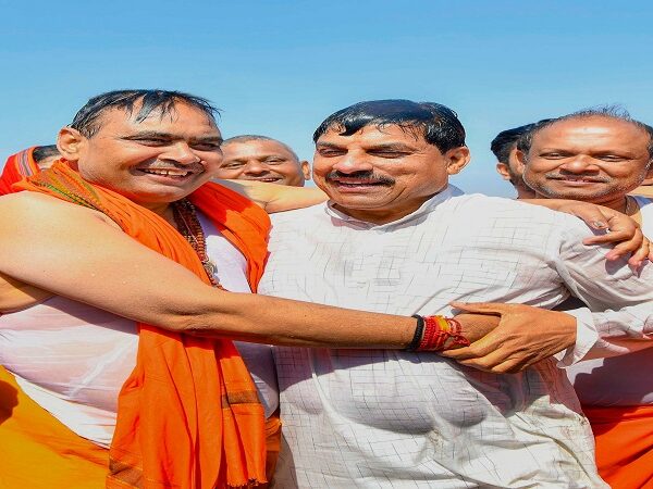 CM Bhajan Lal and CM Mohan Yadav took a dip in Sangam