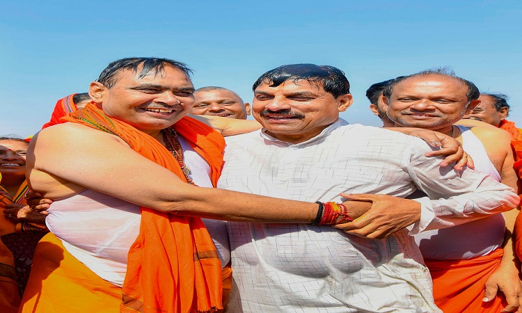 CM Bhajan Lal and CM Mohan Yadav took a dip in Sangam