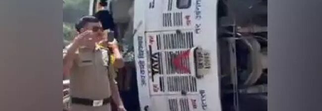 Bus overturned on Gangotri Highway