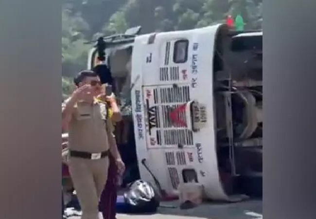 Bus overturned on Gangotri Highway