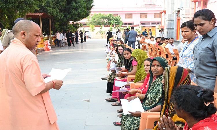 The CM Yogi heard the problems of 150 people