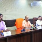CM Yogi reviewed the ongoing projects in Varanasi