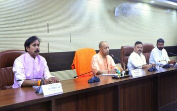 CM Yogi reviewed the ongoing projects in Varanasi