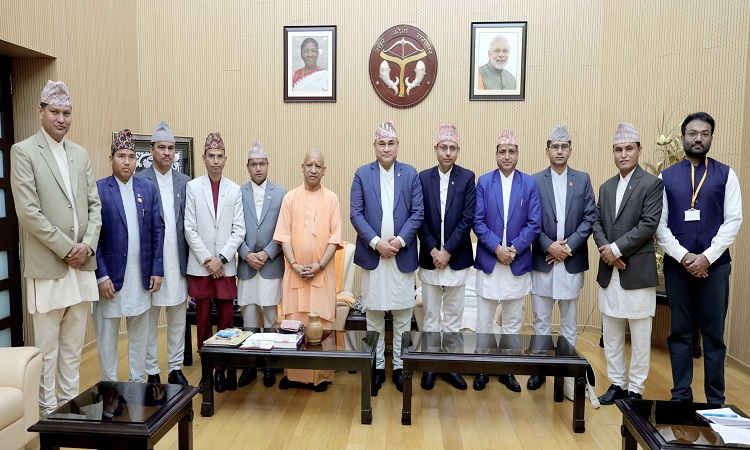 सीएम योगी से नेपाल के मुख्यमंत्री कमल बहादुर शाह ने की शिष्टाचार भेंट
