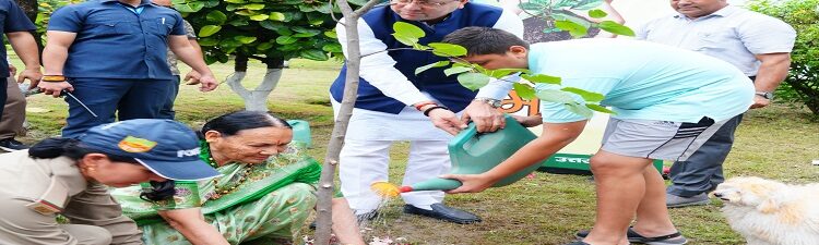 CM Dhami planted a tree under the campaign 'Ek Ped Maa Ke Naam'