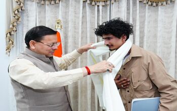 CM Dhami honored mountaineer Rohit Bhatt